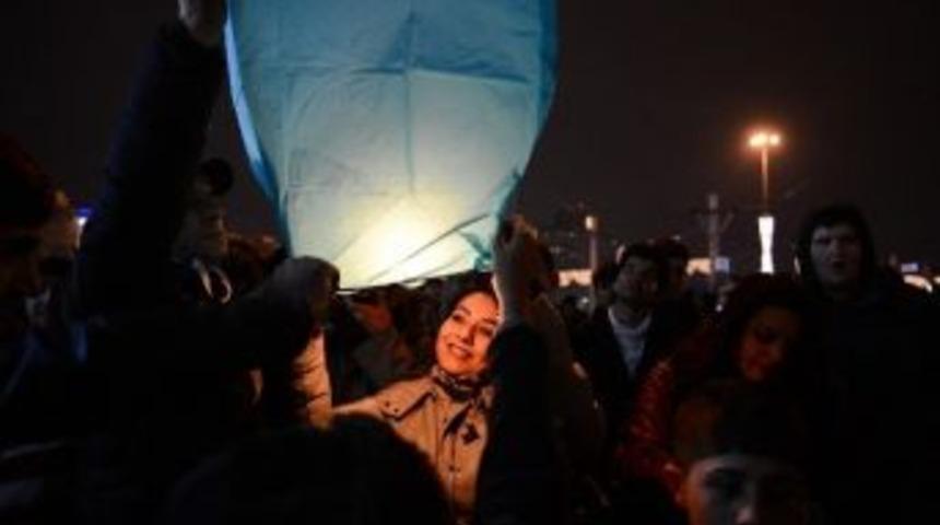 Dilek Fenerli Eylemde Vatandaşlar Yanma Tehlikesi Atlattı