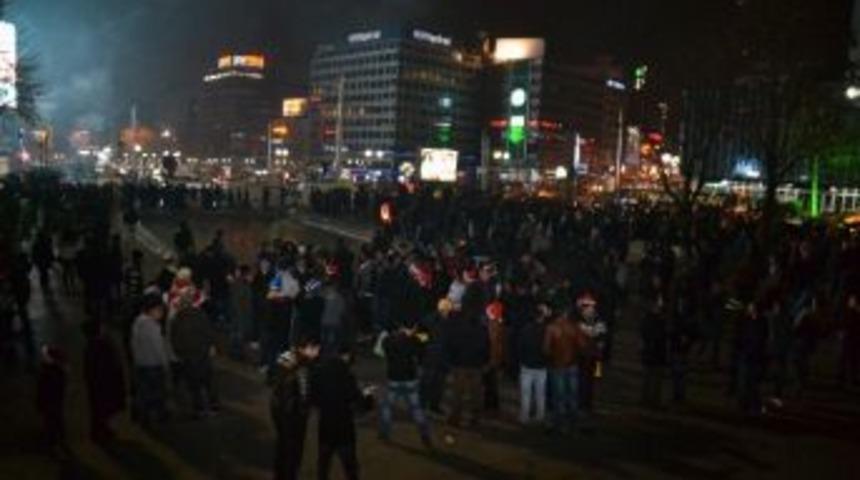 Başkentliler Yeni Yılı Kuğulu Park Ve G&uuml;ven Park&rsquo;ta Karşılıyor