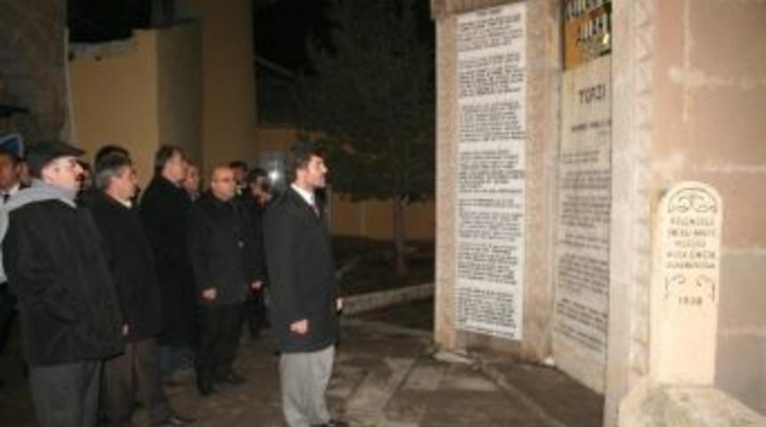 2014&rsquo;&uuml; Mezarlıkta Karşıladılar