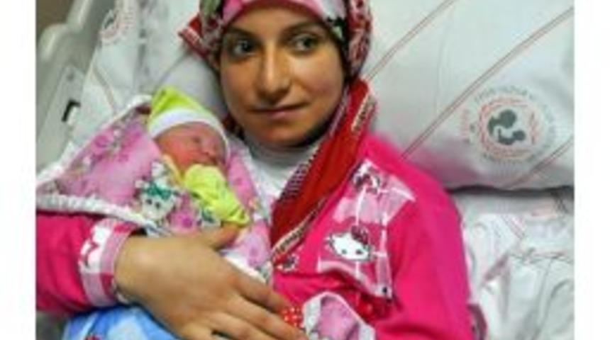 Kayseri'de 2014&rsquo;&uuml;n İlk Bebeğinin &lsquo;yaren&rsquo; Oldu