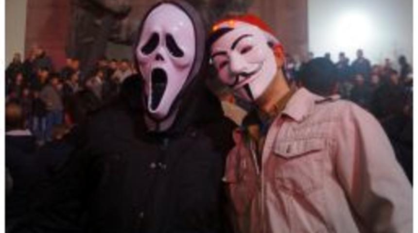 Ankaralılar Yeni Yıla Guy Fawkes Maskeleriyle Girdi