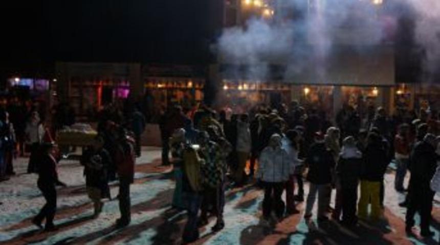 Erzurum 2014'e Kayaklı Meşale G&ouml;sterisiyle Girdi