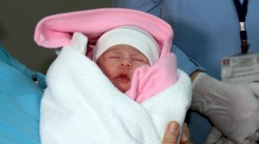Samsun&rsquo;da 2014&rsquo;&uuml;n İlk Bebeği 00.00&rsquo;da Doğdu