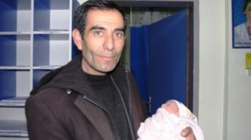 Muş&rsquo;ta 2014'&uuml;n İlk Bebeği