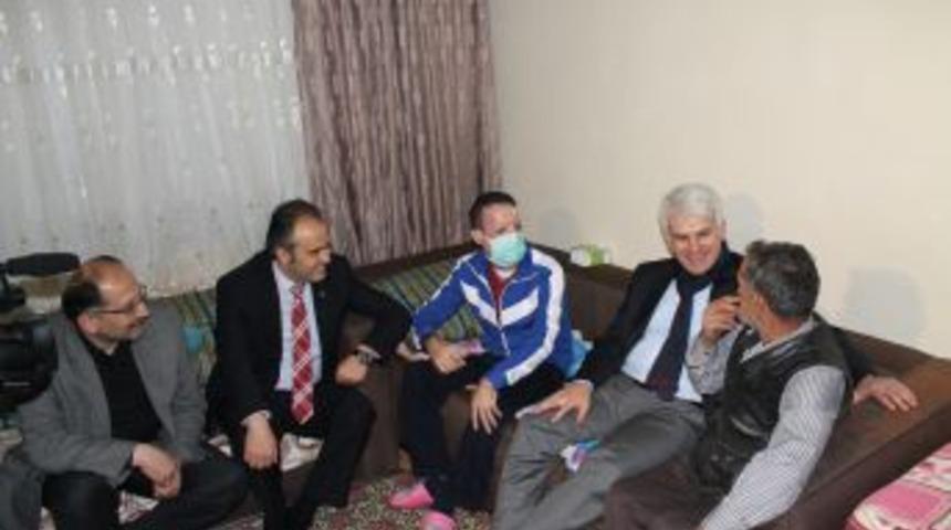 Y&uuml;z Nakli Kahramanı Recep Sert, Yeni Yıla Ailesiyle Girdi