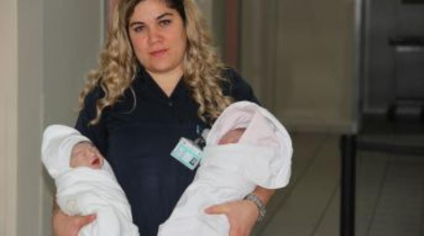 Yeni Yılın Ilk Bebeğini Siyasiler &Ccedil;ok Sevdi