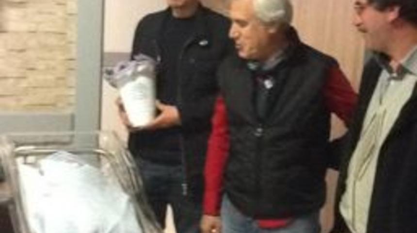 Yeni Yılın Ilk Bebeğini Başkan Bozbey Ziyaret Etti