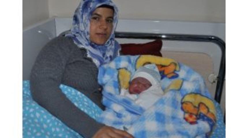 Malatya&rsquo;da Yeni Yılın İlk Bebeği Enes Oldu