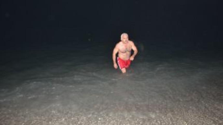 Karadeniz'de Y&uuml;zerek Yeni Yıla Girdi