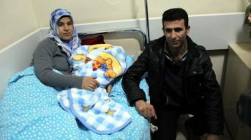 Malatya'da Yılın Ilk Bebeği "Enes" Oldu