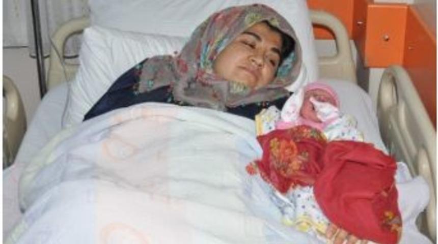 Eskişehir&rsquo;de Elif Naz 2014&rsquo;&uuml;n İlk Bebeği Oldu