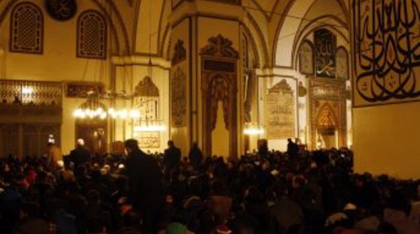 Bursa'da Yeni Yılın Ilk Sabah Namazında Ulu Cami Doldu Taştı