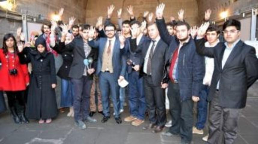 Ak Parti Gen&ccedil;lik Kollarından 'fethin Yıl D&ouml;n&uuml;m&uuml;nde Mazlum Coğrafyası' Konulu Fotoğraf Sergisi