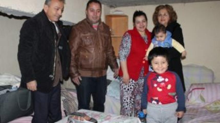 Barakada Yaşayan Aileye Anlamlı Yeni Yıl Hediyesi