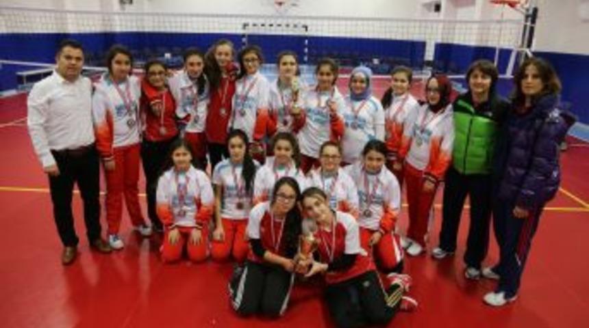 Trakya Okullararası Voleybol Turnuvası Ilgin&ccedil; Ma&ccedil;lara Sahne Oldu