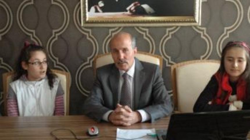 Resim Yarışmasında Dereceye Giren &Ouml;ğrenciler &Ouml;d&uuml;llendirildi