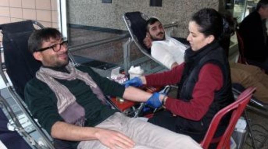 Erzincan Kızılay Kan Merkezi Şubesi Kan Bağışı Kampanyalarını Sürdürüyor