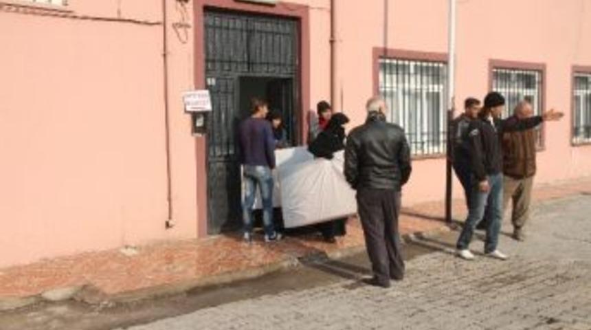 Suriyeli Sığınmacılar İ&ccedil;in "ihtiya&ccedil; Market"