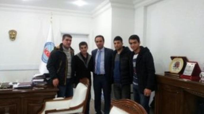 Kaymakam Erkan Başarılı Sporcuları &Ouml;d&uuml;llendirdi