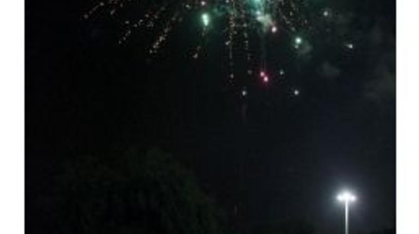 Karşıyakalılar Yılbaşına Meydanda Eğlenerek Girdi