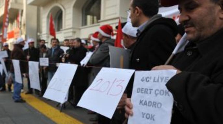 Memurlar, 2014 Yılına Girmeme Eylemi Yaptı