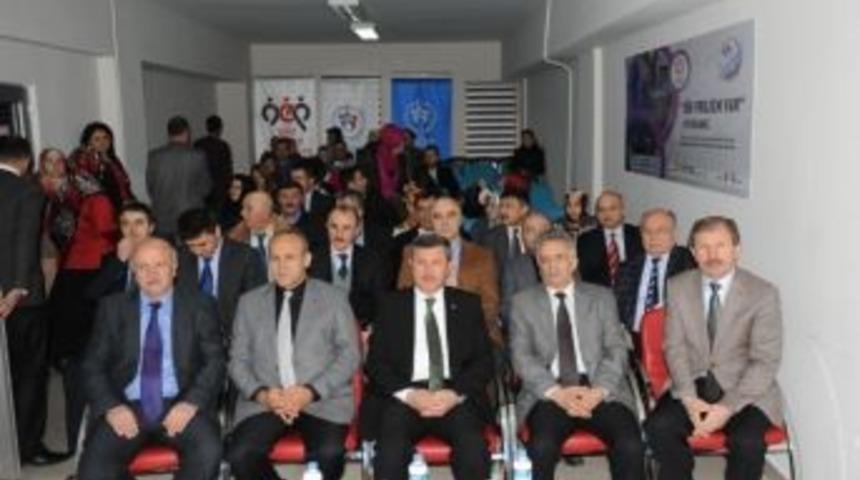 Vali Şerif Yılmaz: "tekoloji İnsanları Birbirinden Uzaklaştırıyor"