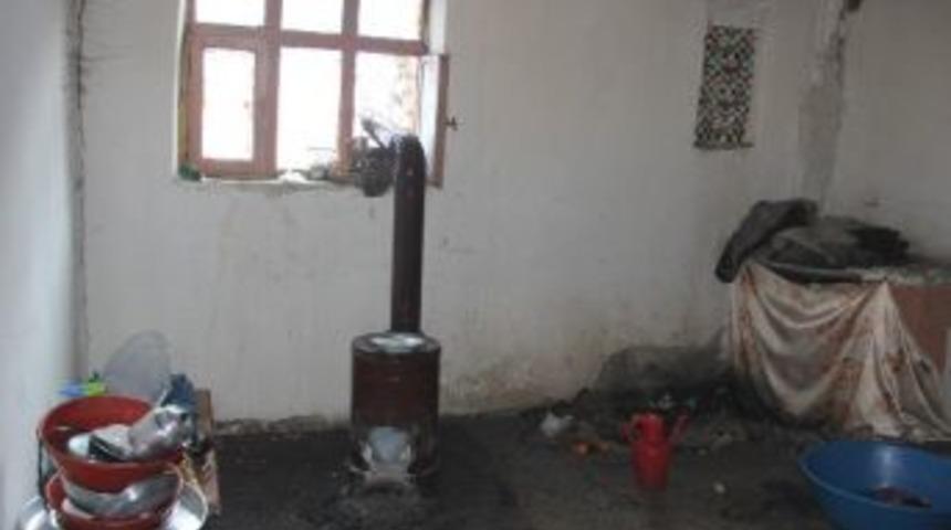 (&ouml;zel Haber) Yeni Yıla Buruk Giren Suriyeli Ailelere Yardım Eli Uzatıldı