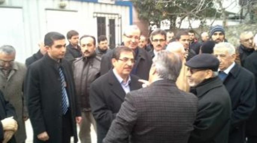 Bakan G&uuml;ll&uuml;ce, Mithat K&uuml;t&uuml;k'&uuml;n Cenazesine Katıldı