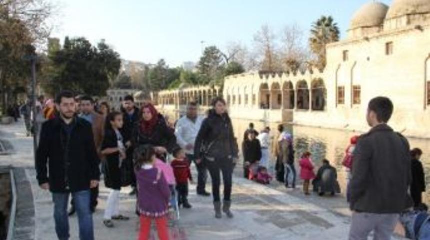 Vatandaşlar Yeni Yılın İlk G&uuml;n&uuml;nde Balıklıg&ouml;l'e Akın Etti