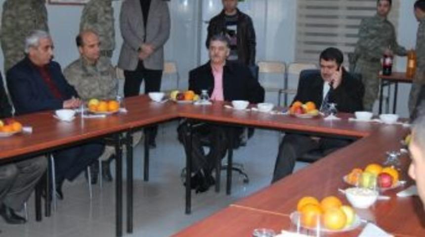Vali Şahin Yılbaşı Gecesini Denetim Ve Ziyaretlerle Ge&ccedil;irdi