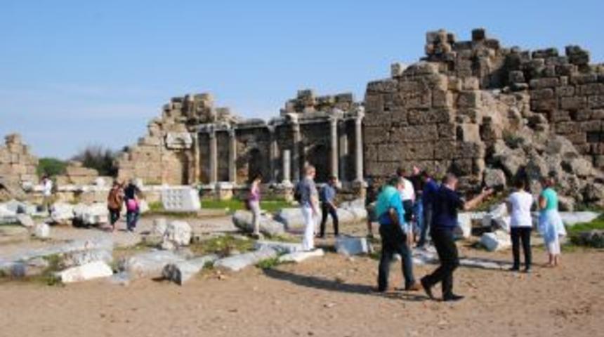 İngilizler Side'de Başladıkları K&uuml;lt&uuml;r Ve Arkeoloji Turunu Xanthos'ta Tamamlıyor