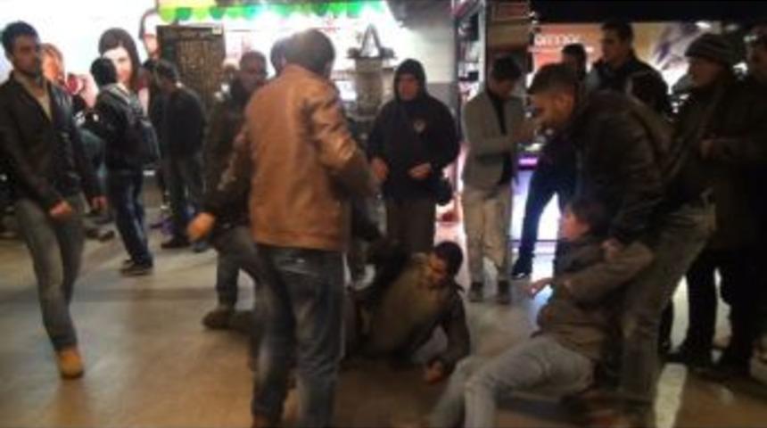 Metroda Dayak Protestosuna G&ouml;zaltı
