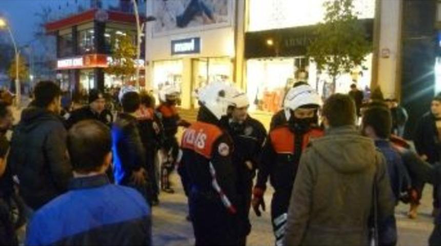 Adapazarı&rsquo;nda Bı&ccedil;aklı Sopalı Kavga