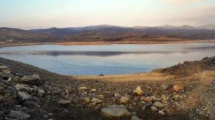 &Uuml;sk&uuml;p G&ouml;leti'nin Su Seviyesi Y&uuml;kseltiliyor