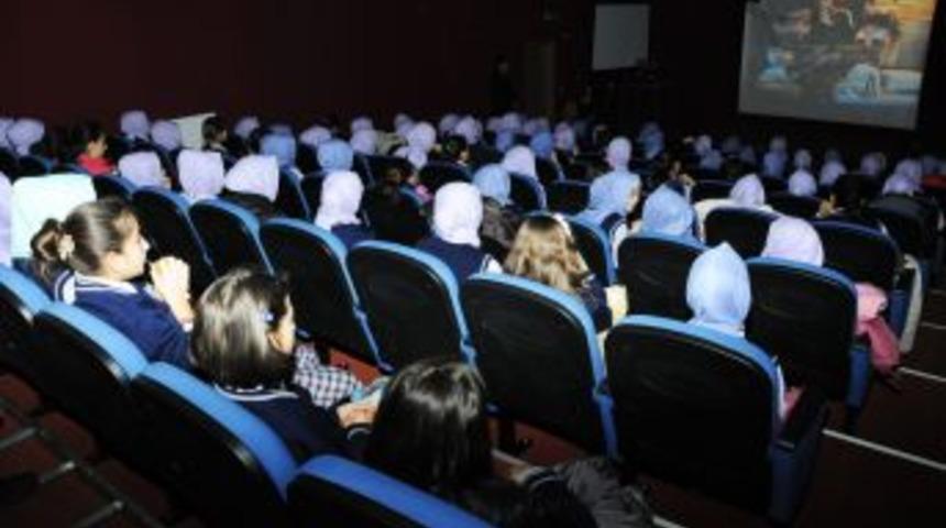 Pursaklar Belediyesi Sinema Salonu Hizmete Girdi