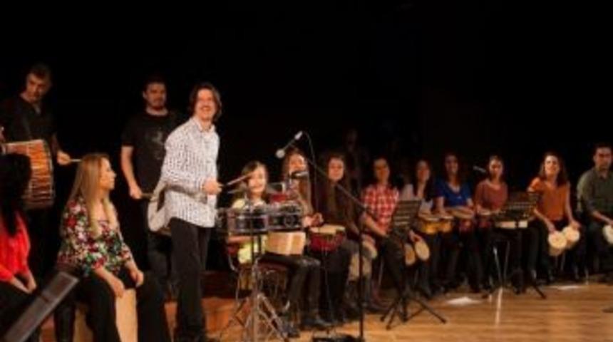 K&uuml;&ccedil;&uuml;k&ccedil;ekmece M&uuml;zik Akademisi İlk Konserini Verdi