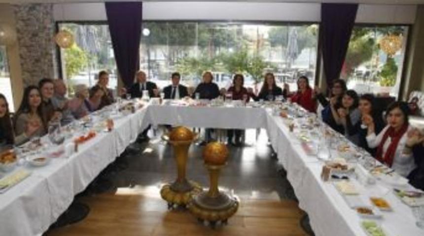 Başkan Tartan &Ouml;nerdi, Onlar Yaptı