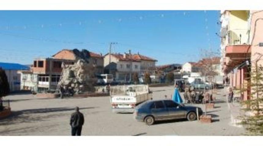 Belediye Başkanı Beldesinde İşsizliği Bitirdi