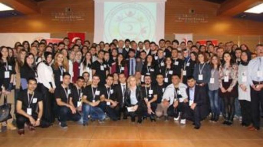 T&uuml;rk Kızılayı Gen&ccedil;lik Zirvesi İstanbul&rsquo;da Yapıldı