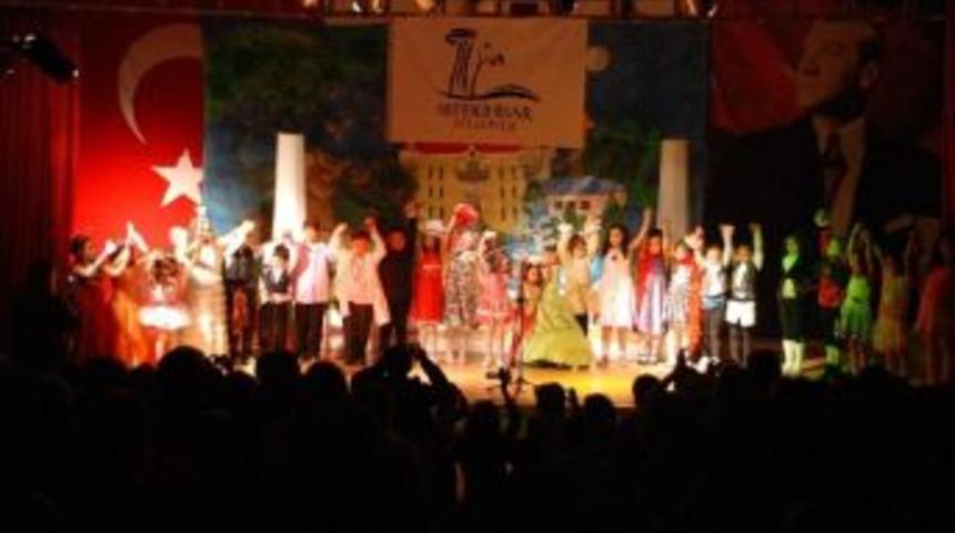 "sakinşehir"in Tiyatrocuları Hep Başrolde