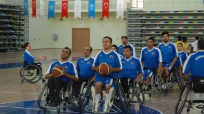 Engelli Basket&ccedil;iler G&ouml;z&uuml;n&uuml; Zirveye Dikti