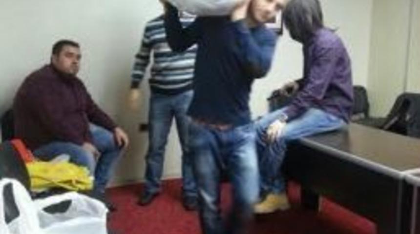 Ak Gen&ccedil;lerden 'sen &Uuml;ş&uuml;rken Ben Uyumam' Kampanyasına Destek