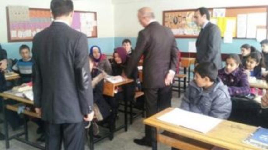 Vali Yurdakul Okulları Ziyaret Etti