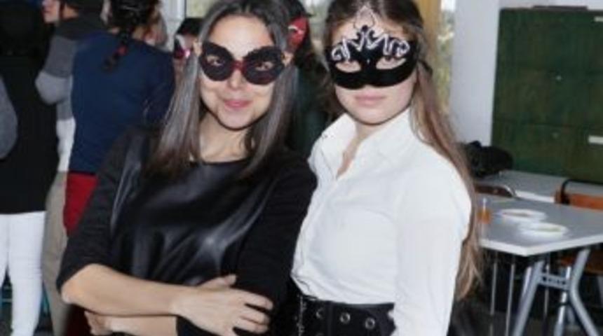 &Ccedil;&uuml;'de &Ouml;ğrencilerden &ldquo;maske Tasarımlı&rdquo; Yılbaşı Partisi