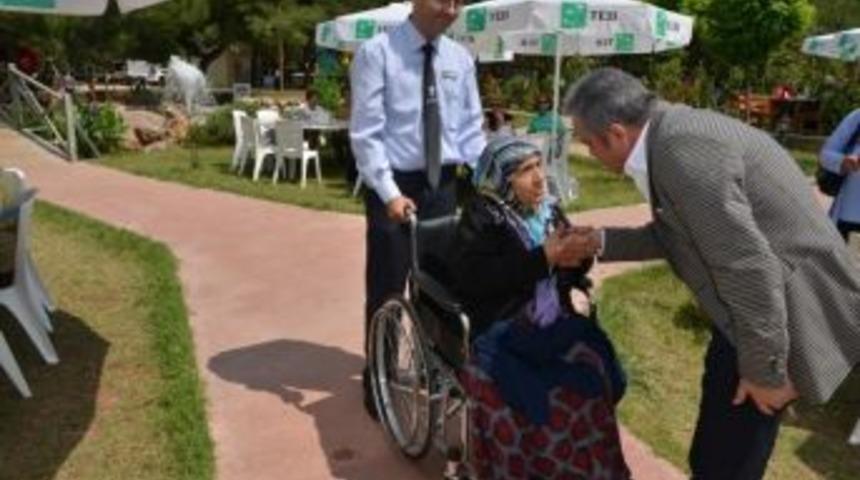 65 Yaş &Uuml;st&uuml; Vatandaşlara Sağlık Hizmeti