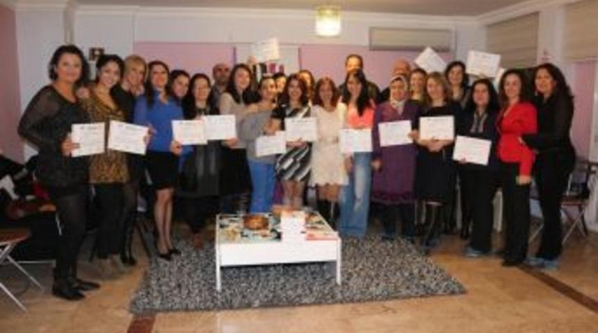 İzmir'de 43 Kişi Daha Aile Danışmanı Oldu