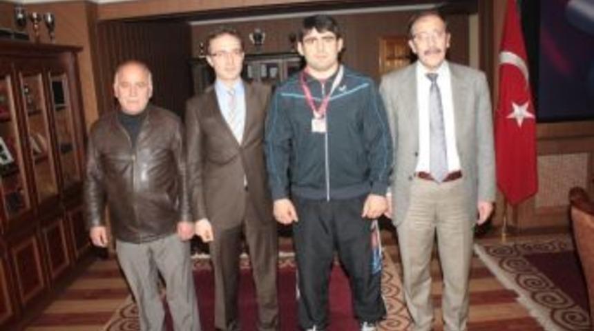 Tokat Minderin De Paland&ouml;ken R&uuml;zg&acirc;rı Esti