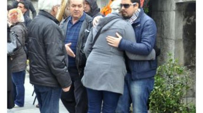 Reddettiği Kişi Tarafından &Ouml;ld&uuml;r&uuml;len Gen&ccedil; Kız Toprağa Verildi