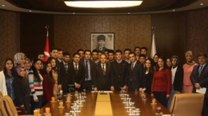 Ak Parti Kırşehir Gen&ccedil;lik Kolları Gen&ccedil;lik Ve Spor Hizmetleri Bakanı Akif &Ccedil;ağatay&rsquo;ı Ziyaret Etti