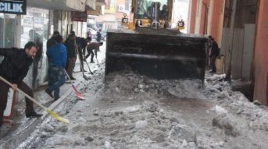 Hakkari&rsquo;de Buz Kırma &Ccedil;alışması